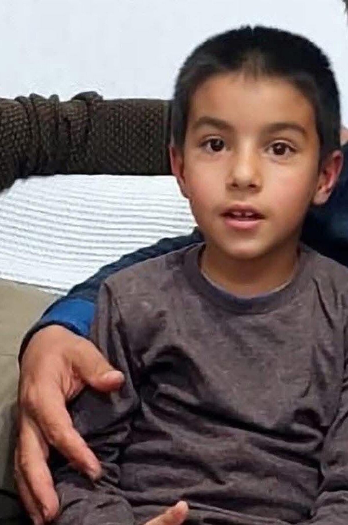 Valilik, "İlimiz Araban İlçesi Elif Mahallesinde 24.05.2025 günü saat 16.00 sıralarında Onurcan Özdemir isimli çocuğun kaybolması olayı ile ilgili olarak 24.05 2025 günü saat 17.05’ ten itibaren sürdürülen arama tarama faaliyetleri devam ettiği sırada 08.06.2025 tarihinde aramaların (16. gününde) Elif Mahallesi Kırkak Mevkiinin güneyinde Fırat Nehri üzerinde yüzü suya dönük şekilde bir çocuğa ait olduğu değerlendirilen ceset alınan ihbar üzerine Rumkale Jandarma Asyş. Bot Tim K. lığı tarafından bulunmuş ve gerekli emniyet tedbirleri alınmıştır. Olayın akabinde Onurcan Özdemir’e ait olabileceği değerlendirilen ceset Baba Murat Özdemir tarafından teşhis edilmiş ve Onurcan Özdemir’e ait olduğu teyit edilmiştir" ifadeleri kullanıldı.