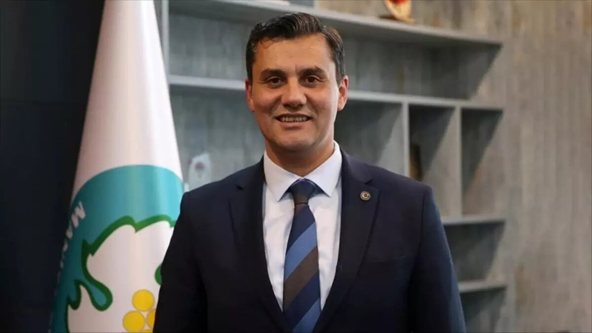 Tüm hekimlerin ellerinden gelen gayreti gösterdiğini anlatan Topçu, "Bakanlığın da destekleriyle bu konularda çok değerli olan bilim insanlarıyla da bir grup kurarak, tedavinin yönlendirilmesi konusunda istişarelerde bulunuldu." dedi.