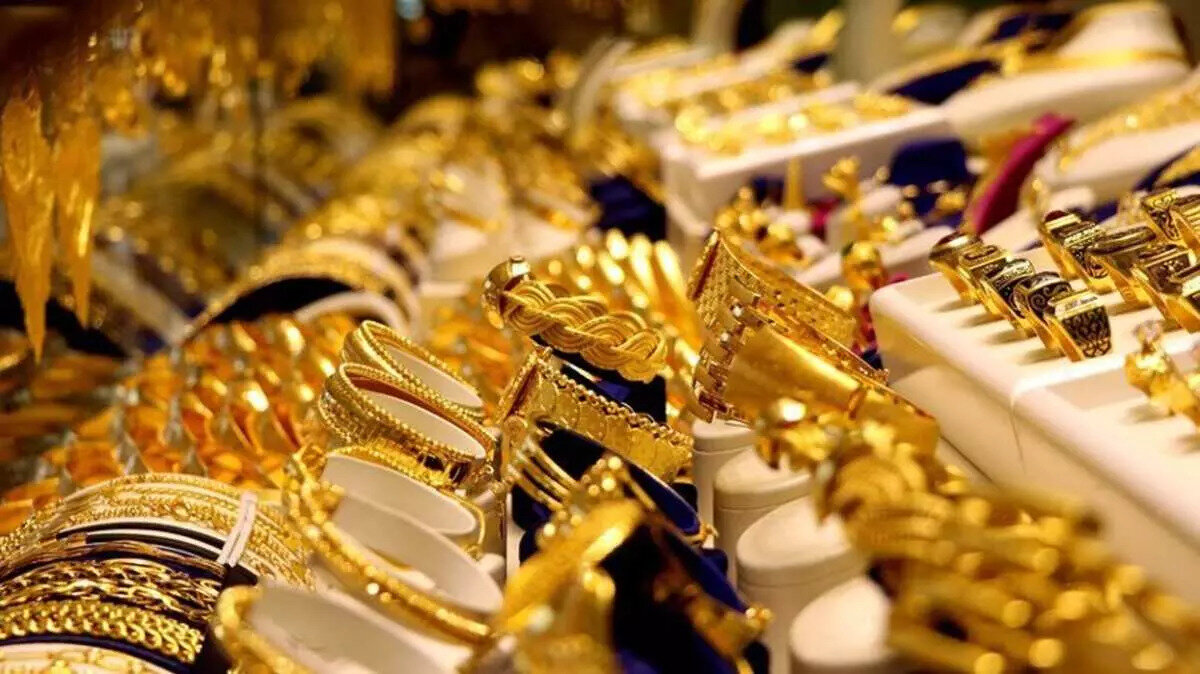 Bayram tatili sürerken altın fiyatlarında son durum yakından takip ediliyor. Altın fiyatları hafta sonu işlem görmediği için değişim göstermiyor. Serbest piyasada altın işleme kapalı olduğundan Cuma günü oluşan son fiyatlar geçerli oluyor.