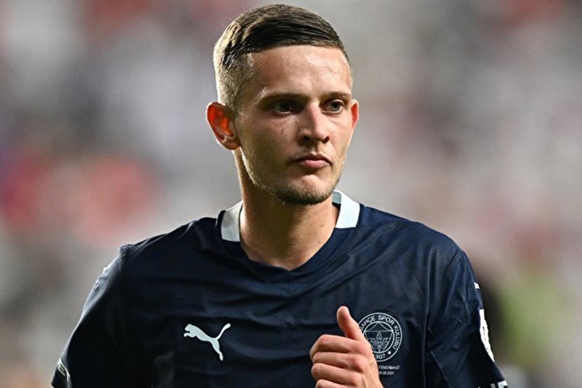 Polonyalı yıldız için gelen ilgi, Fenerbahçe'nin transfer politikasında da belirleyici olabilir. Transfer sürecinin önümüzdeki günlerde netlik kazanması bekleniyor.<br><br>