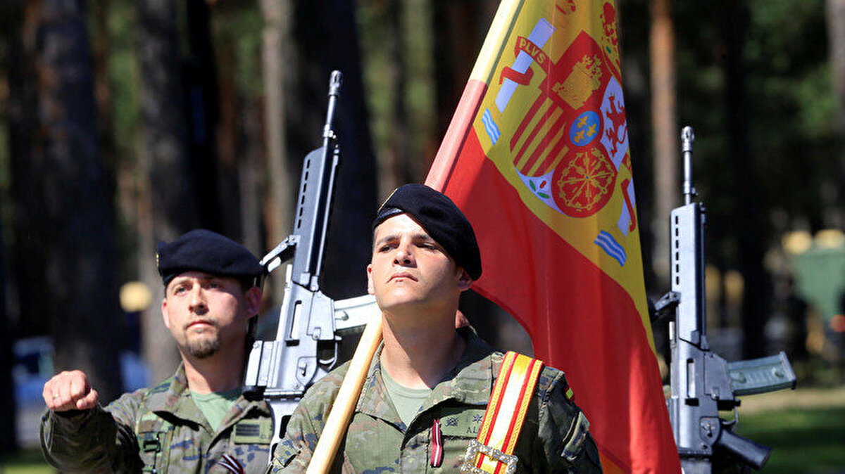 İspanya<br>📍 Sıralama: #15<br>👥 Aktif Personel: ~120.000<br>💰 Bütçe: ~20 milyar dolar<br>✈️ Hava gücü: Eurofighter Typhoon filosu ile destekleniyor<br>🛡️ Donanma modernizasyonu devam ediyor