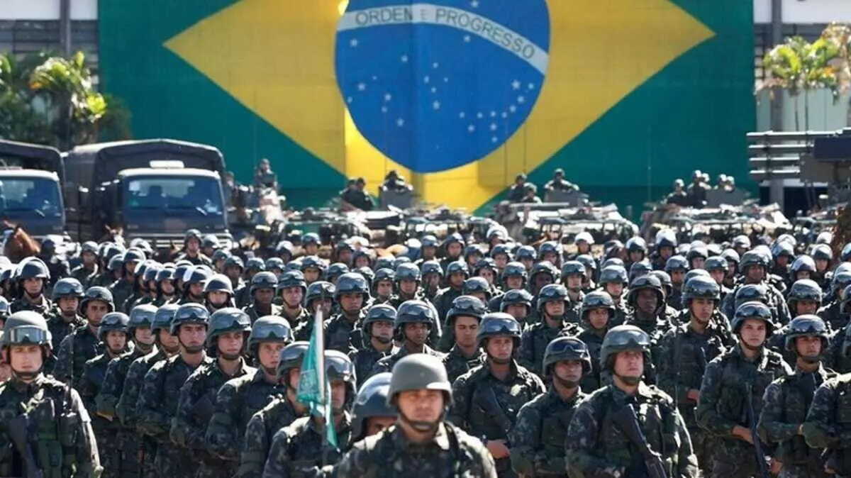 Brezilya<br>📍 Sıralama: #12<br>👥 Aktif Personel: 360.000+<br>🌎 Bölgesel Etki: Güney Amerika’nın en büyük ve etkili ordusu<br>🛩️ Öne Çıkan: Amazon savunma sistemleri, yerli jet projeleri