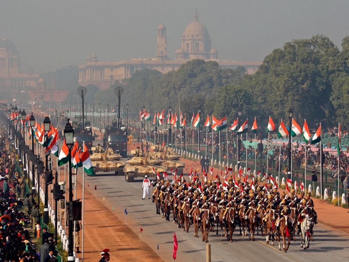 Hindistan<br>📍 Sıralama: #4<br>👥 Aktif Personel: 1.4 milyon<br>💰 Bütçe: 80 milyar dolar<br>🛰️ Uzay ve füze gücü: Artıyor<br>⚔️ Komşularla gerilim: Çin ve Pakistan