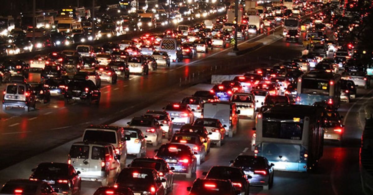 AK Parti'nin hazırladığı teklife göre, ehliyetsiz araç kullananlara 40 bin lira idari para cezası verilecek.