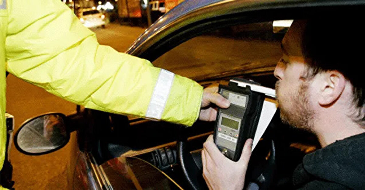 Alkollü araç kullanımının cezası artıyor<br><br>Alkollü olarak araç kullandığı tespit edilenlere verilen idari para cezası ise 25 bin liraya yükseltilecek.