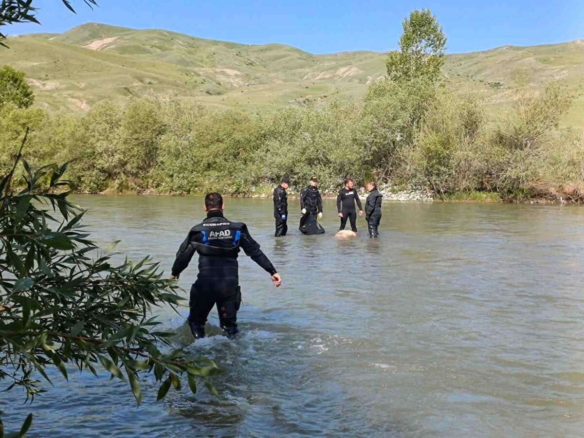 Havanın karlık olması nedeniyle dün gece ara verilen çalışmalara bugün yeniden devam edildi. 