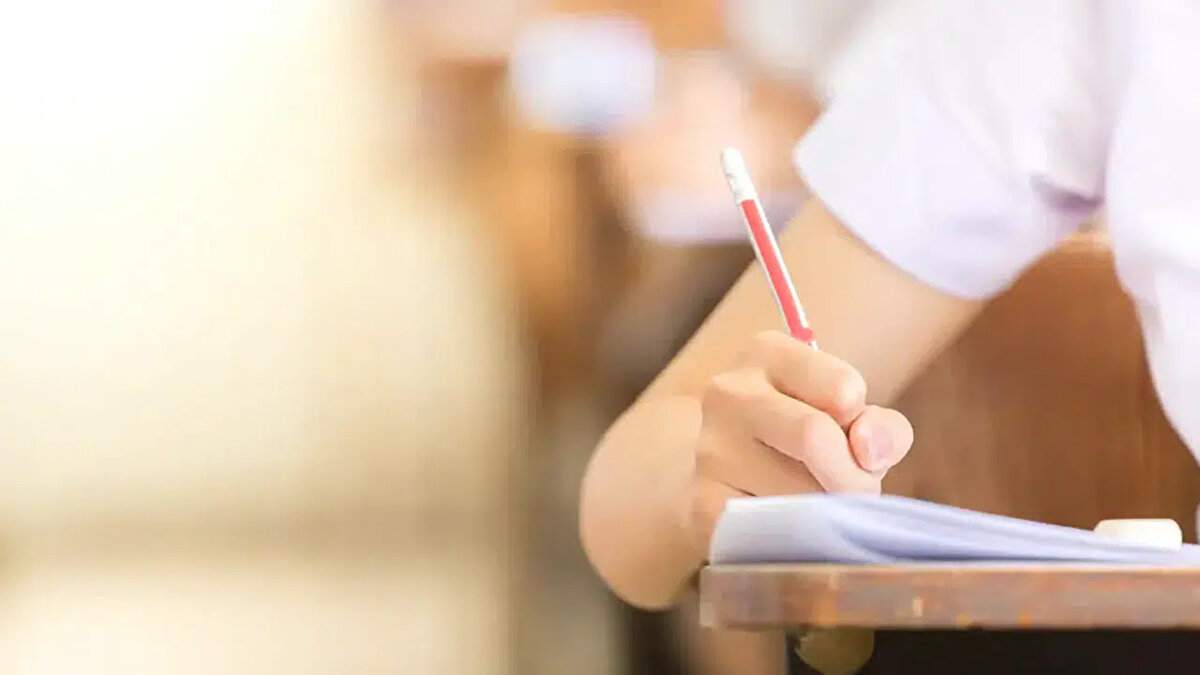 2- Nerede yapılacak?<br><br>973 yurt içi sınav merkezinde, 3 bin 938 okulda, 62 bin 693 salonda. 13 yurt dışı sınav merkezinde, 13 okulda, 37 salonda.