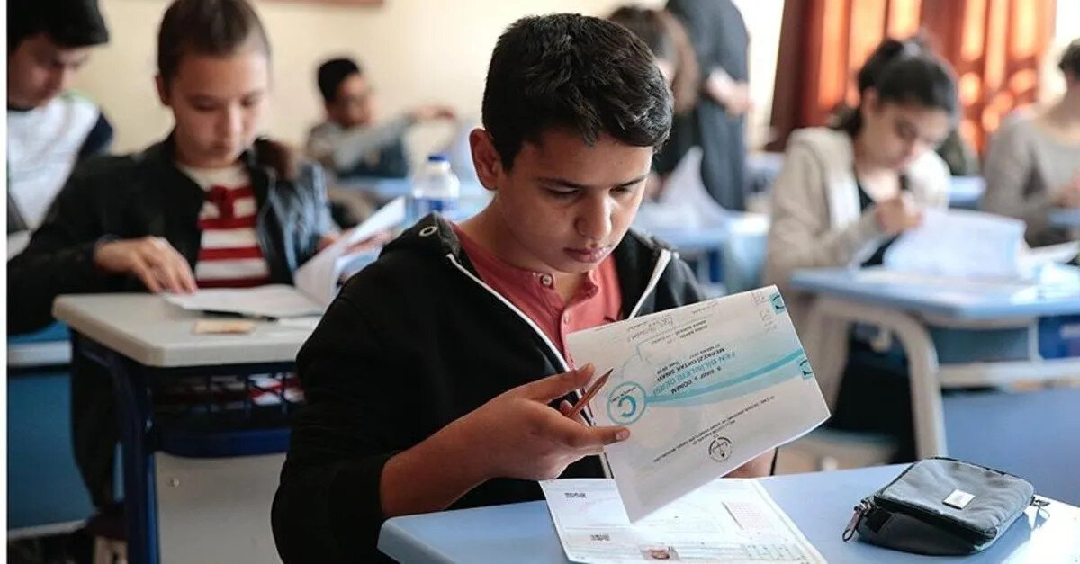 4- Kimler sınava girecek?<br><br>İsteğe bağlı olarak 2-18 Nisan 2025 arasında başvurularını yapmış 8. sınıf öğrencileri.