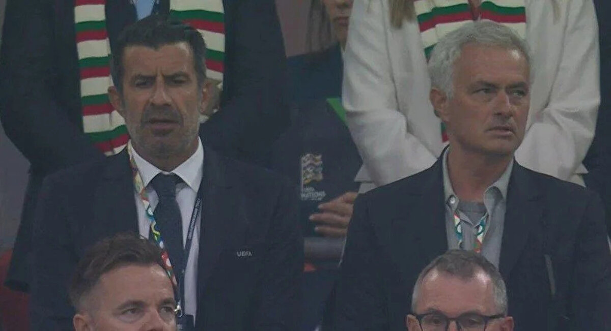 MOURİNHO TRİBÜNDE<br>Fenerbahçe Teknik Direktörü Jose Mourinho, İspanya-Portekiz Uluslar Ligi finalini tribünden takip etti.<br><br>Mourinho'nun ismi geçtiğimiz günlerde Portekiz Milli Takımı ile anılmıştı.