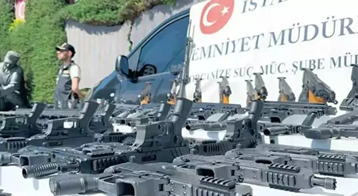 İsabet eden kurşunların Türkiye'de yasal üretimi bulunmayan UTAŞ marka silahtan çıkması, bu silahların İstanbul'da Anadolu Yakası'nda daha yoğun bulunduğu bilgisi üzerine Anadolu Cumhuriyet Başsavcılığı Terör ve Örgütlü Suçlar Soruşturma Bürosu tarafından soruşturma başlatılmıştı.