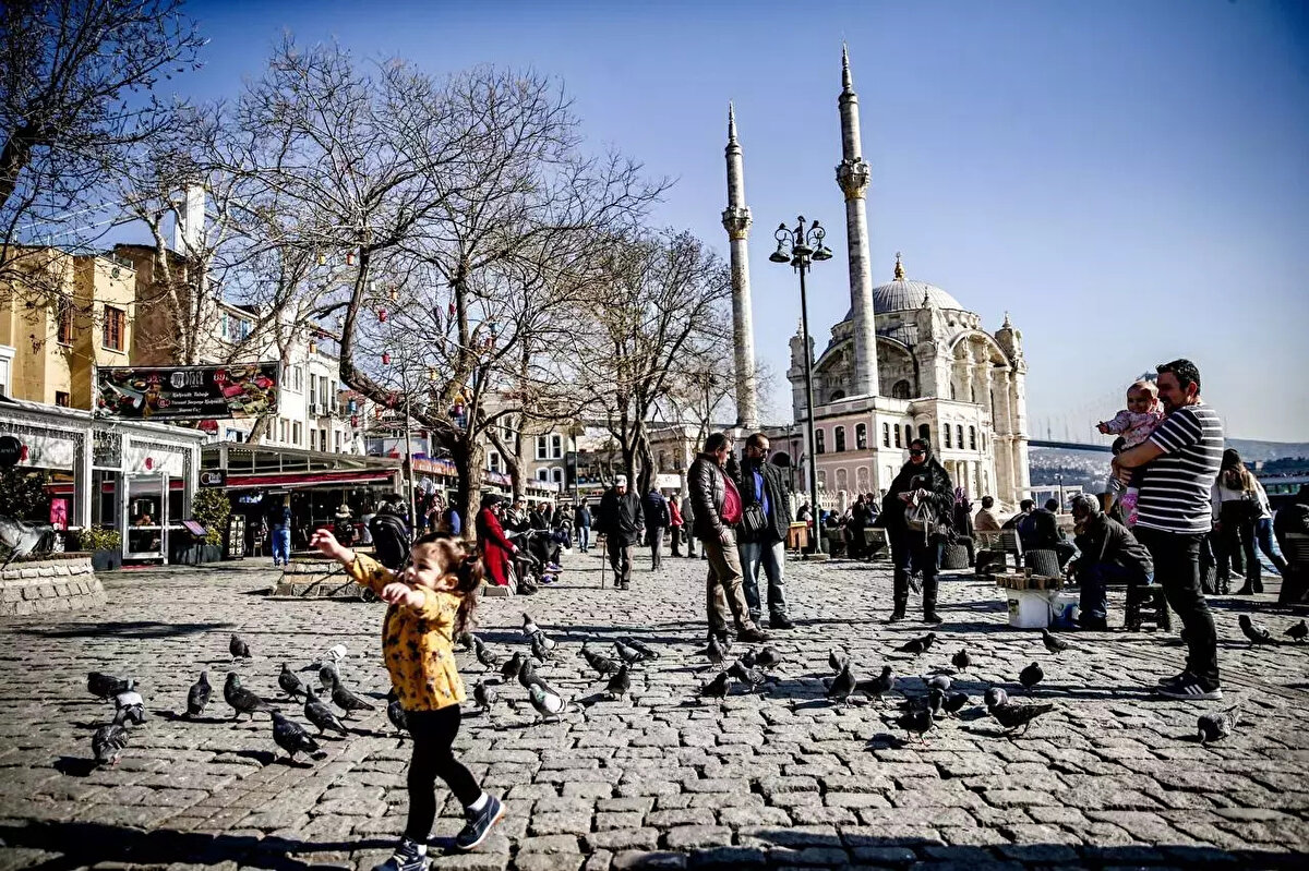 Meteoroloji Genel Müdürlüğü İstanbul hava durumu, Ankara hava durumu, İzmir hava durumu ve diğer illerin hava durumunu paylaştı. Vatandaşlar, yaşadığı ilin hava durumunu öğrenmek için arayışa geçti.