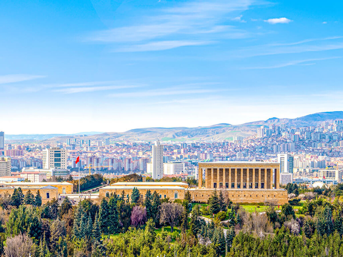 Ankara hava durumu<br><br>Pazartesi: Az bulutlu 17°C 34°C<br><br>Salı: Az bulutlu 18°C 34°C<br><br>Çarşamba: Parçalı bulutlu 18°C 33°C<br><br>Perşembe: Parçalı bulutlu 18°C 32°C