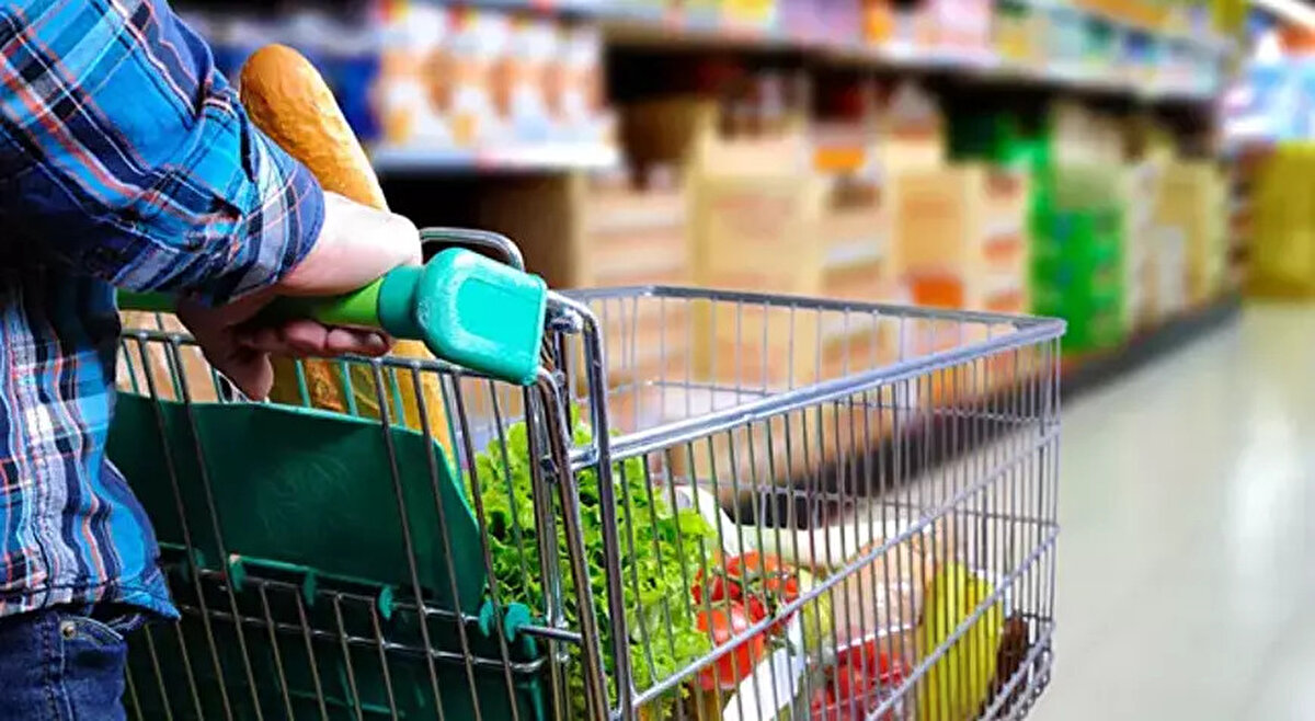 Üretim süreci de en az icat kadar yenilikçiydi. Goldman, yerel tamirci Fred Young ile iş birliği yaptı. Young, metal ve tel işçiliğinde uzmandı. İkili, birlikte ilk prototipleri geliştirmişti. Ancak seri üretim için daha fazlası gerekiyordu. Bu nedenle Goldman, Folding Basket Carrier Company adını verdiği kendi üretim şirketini kurdu. Tel sepetler, metal gövdeler ve katlanabilir yapılar burada üretildi.