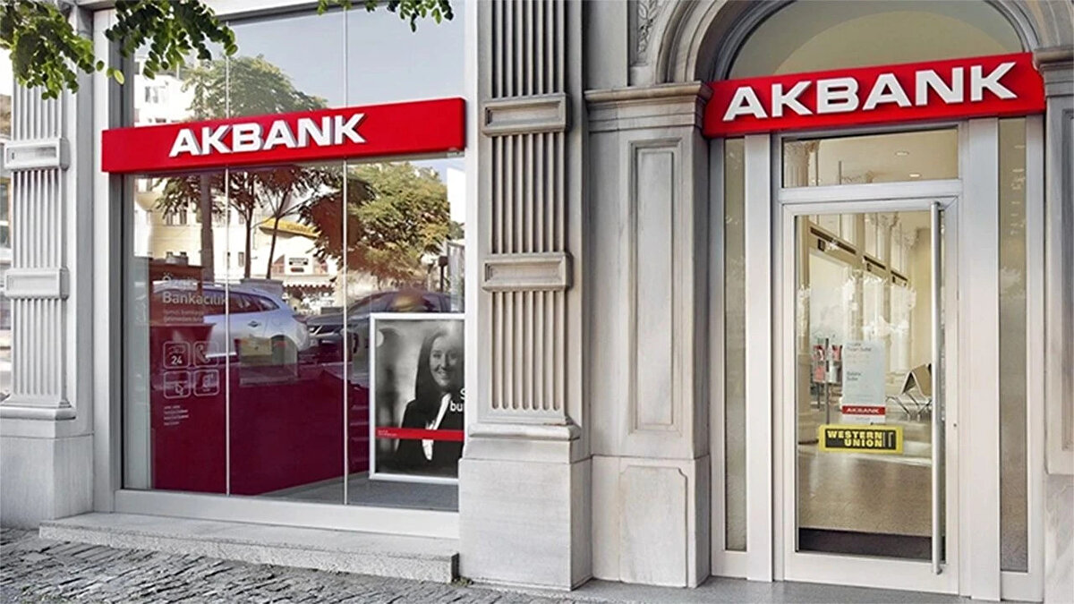 AKBANK<br><br>Akbank, SGK emekli maaşını bankadan alanlara 15 bin TL’ye varan promosyon sunarken, buna ek olarak 2.500 TL değerinde chip-para ile toplamda 17.500 TL’ye ulaşan ödül fırsatı sağlıyor. Promosyon tutarı, maaş aralığına göre 6.250 TL ile 15.000 TL arasında değişiyor.<br><br>