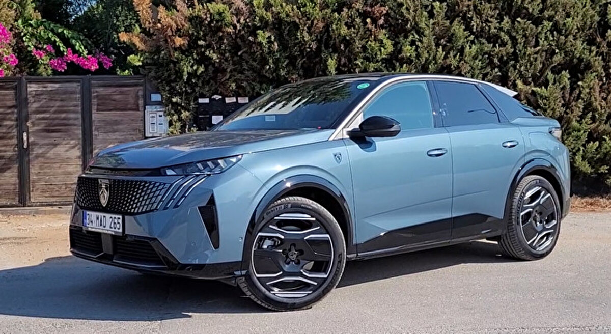 Fiyatlarda beklenti ne yönde?<br><br>Sektör temsilcilerine göre dövizde sert bir oynama yaşanmadıkça fiyatların kısa vadede sabit kalması bekleniyor. Sıfır ve ikinci el araçlar arasındaki fiyat farkı sürdükçe, ikinci el araçlara olan ilginin yaz boyunca devam edeceği tahmin ediliyor.<br><br>Kaynak: Yeni Şafak