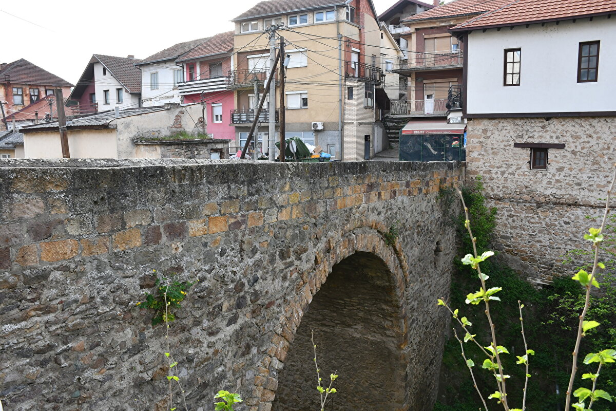 Bunlardan en meşhuru Rada, halk efsanesiyle de öne çıkıyor. Rada Köprüsü’ne dair anlatılan efsane şöyle: