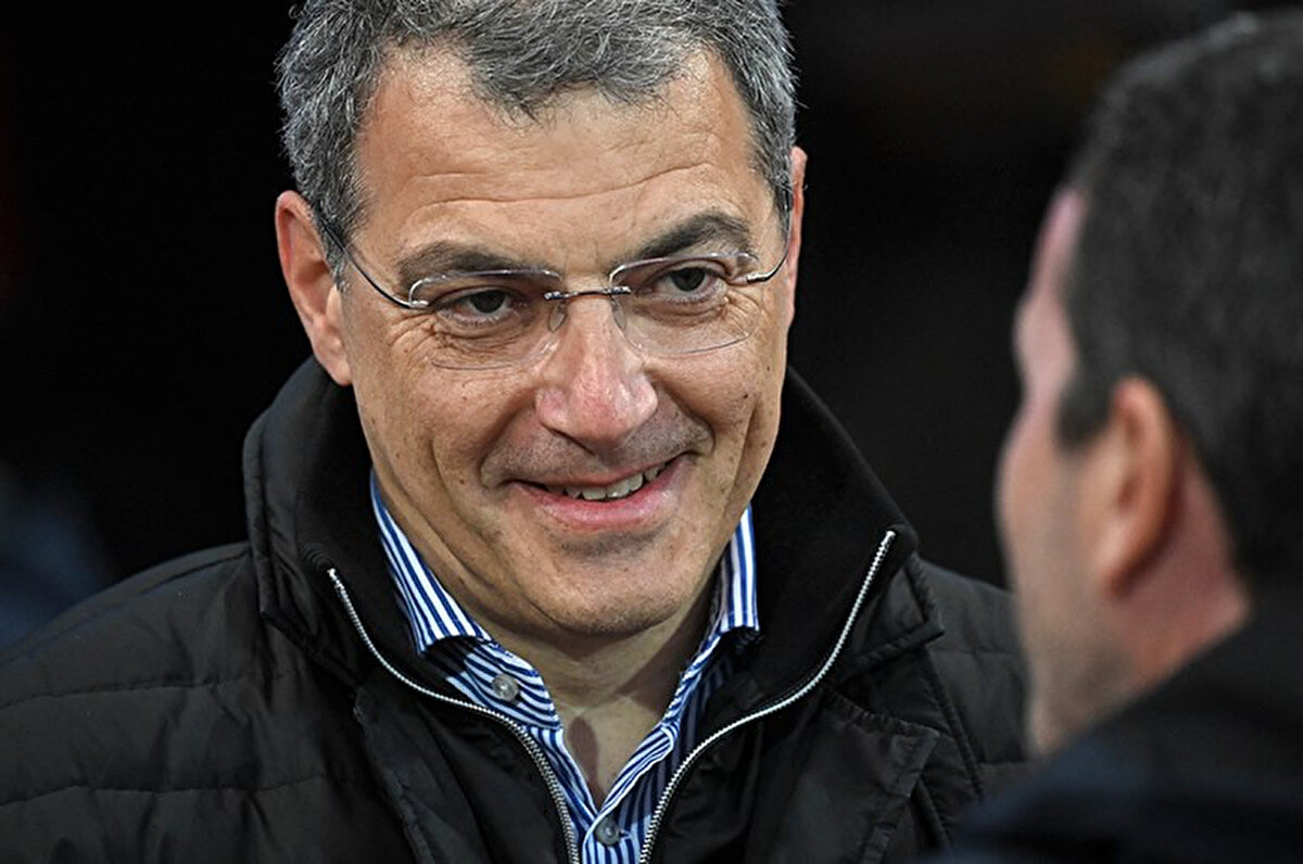 Öncelikle Kolo Muani hakkında açıklama yapan Comolli, Fransız yıldızın kiralık sözleşmesinin Kulüpler Dünya Kupası süresince uzatılması için PSG ile anlaştıklarını belirtti.<br>