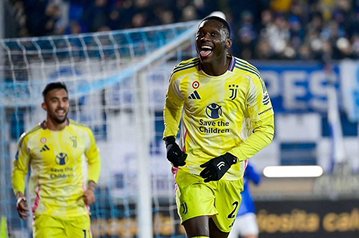 Comolli, Kolo Muani'nin gelecek sezon da Juventus'ta kalmak istediğini duyurdu.<br>