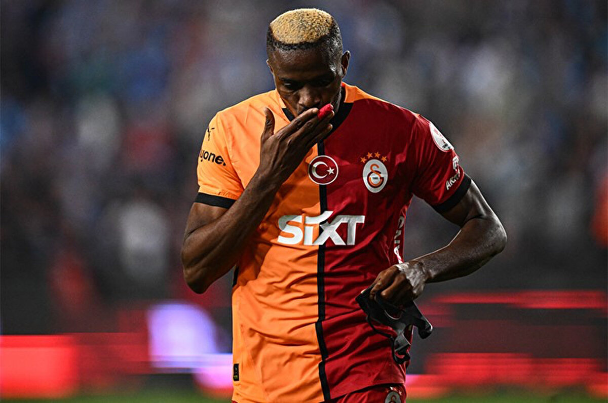 Napoli'den Galatasaray'a kiralık olarak transfer olan Victor Osimhen, sezonun sona ermesinin ardından yeniden İtalyan ekibine döndü.<br>