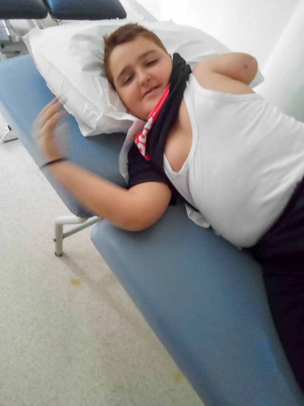 2023 yılında Türkiye'yi sarsan Kahramanmaraş merkezli, 11 ili etkileyen 2 büyük depremde 50 binden fazla kişi hayatını kaybetti. Depremin en çok etkilediği kentlerden biri de Hatay oldu. Aydın ailesi de depreme Antakya ilçesindeki evlerinde yakalandı. Evleri yıkılan Aydın ailesi, 19 saat enkazda kurtarılmayı bekledi. Enkazdan çıkarılan oğlu Üstün Aydın'ı hastaneye götüren, kendisi de yaralı olan ve başına 53 dikiş atılan Nursel Aydın, ampute haberini burada aldı.