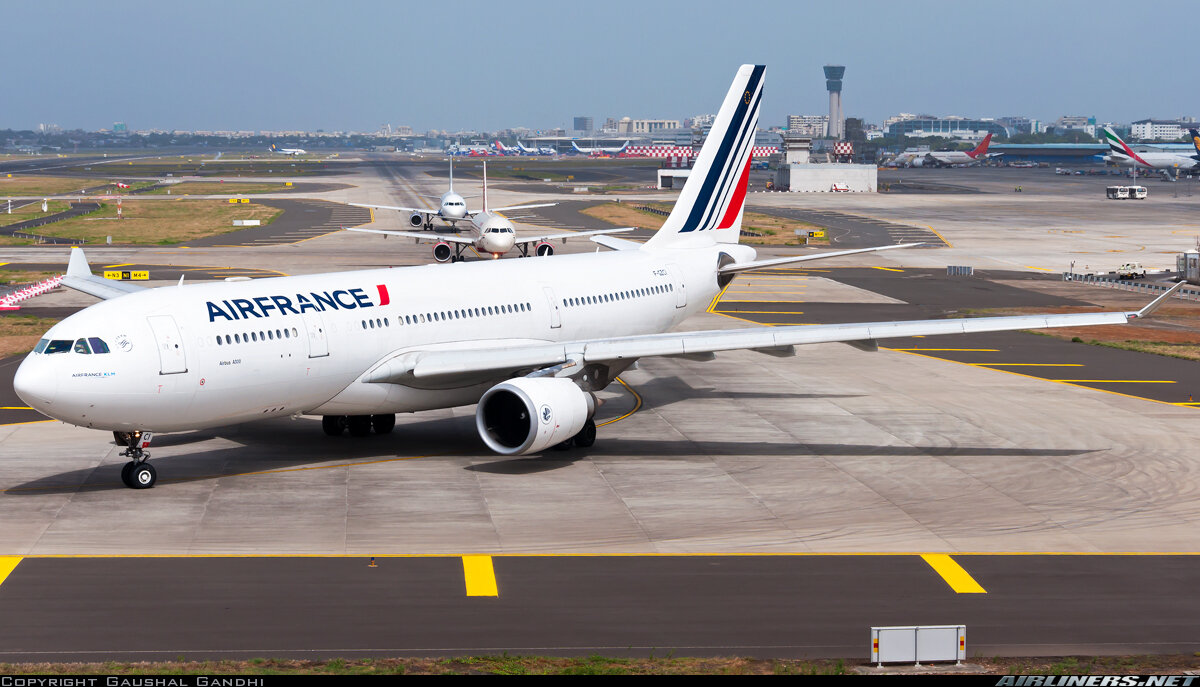 Air France 🇫🇷 (Fransa)<br>Aldığı Ödüller: En iyi First Class Catering, Batı Avrupa’nın En İyisi<br><br>Öne Çıkan Özellik: Şık ve zarif yemek servisi, seçkin yolcu deneyimi