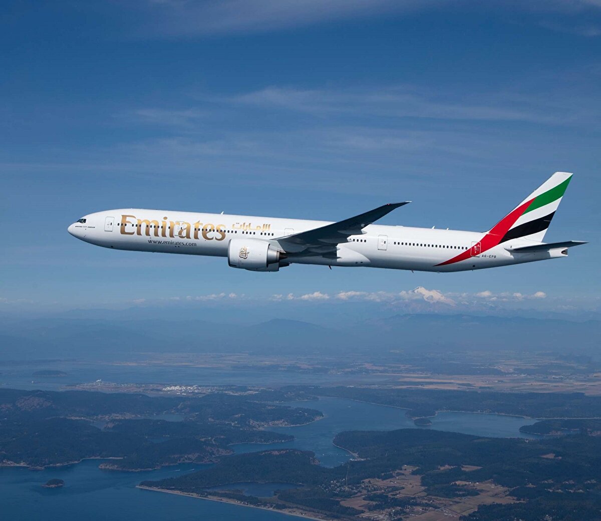 Emirates 🇦🇪 (Birleşik Arap Emirlikleri)<br>Aldığı Ödül: En iyi uçak içi eğlence sistemi<br><br>Öne Çıkan Özellik: Geniş global uçuş ağı ve uçuş konforuyla dünyanın en çok tercih edilenlerinden.
