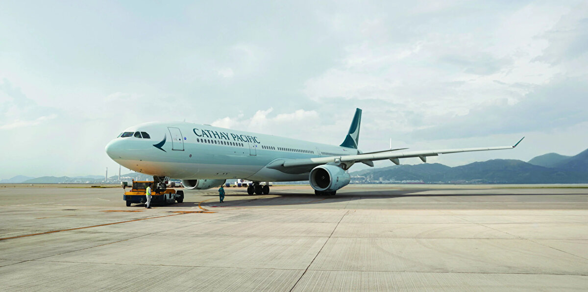 Cathay Pacific 🇭🇰 (Hong Kong)<br>Aldığı Ödül: En iyi Ekonomi Sınıfı<br><br>Öne Çıkan Özellik: Yüksek konfor, kibar personel ve kaliteli yemek servisiyle öne çıkıyor.