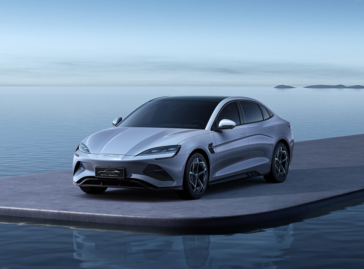 Seal Design (Elektrikli – Lansman Fiyatı): 1.850.000 TL<br><br>Excellence AWD: 3.090.000 TL