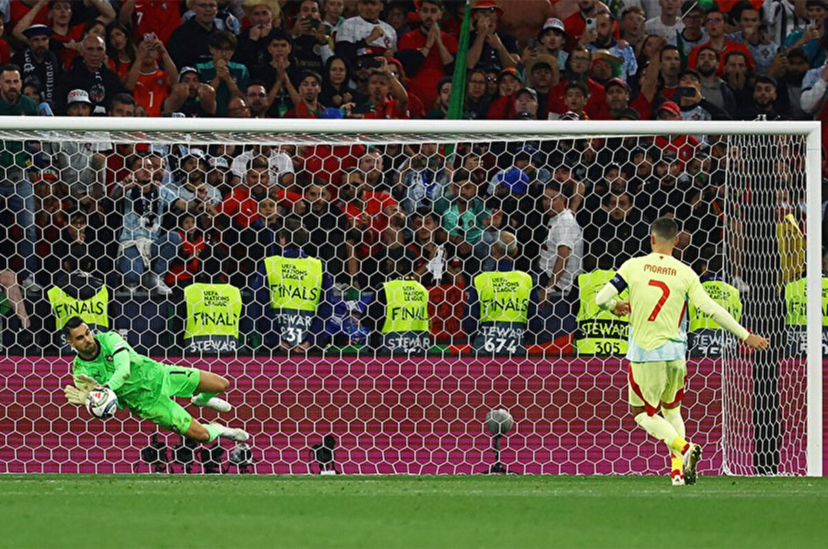 İspanya'da penaltıyı kaçıran oyuncu ise Galatasaray'ın yıldız futbolcusu Alvaro Morata oldu.<br>