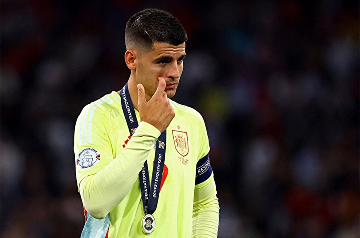 Campello'nun yayınladığı mesajda ise, "Kocanı sokakta görürsem öldürürüm, onu her an takip edeceğim. Aynısı çocuklarınız için de geçerli. Onları da kendi ellerimle öldüreceğim. Umarım kurtulan olmaz" şeklinde tüyler ürperten ifadelerin yer aldığı görüldü.<br>