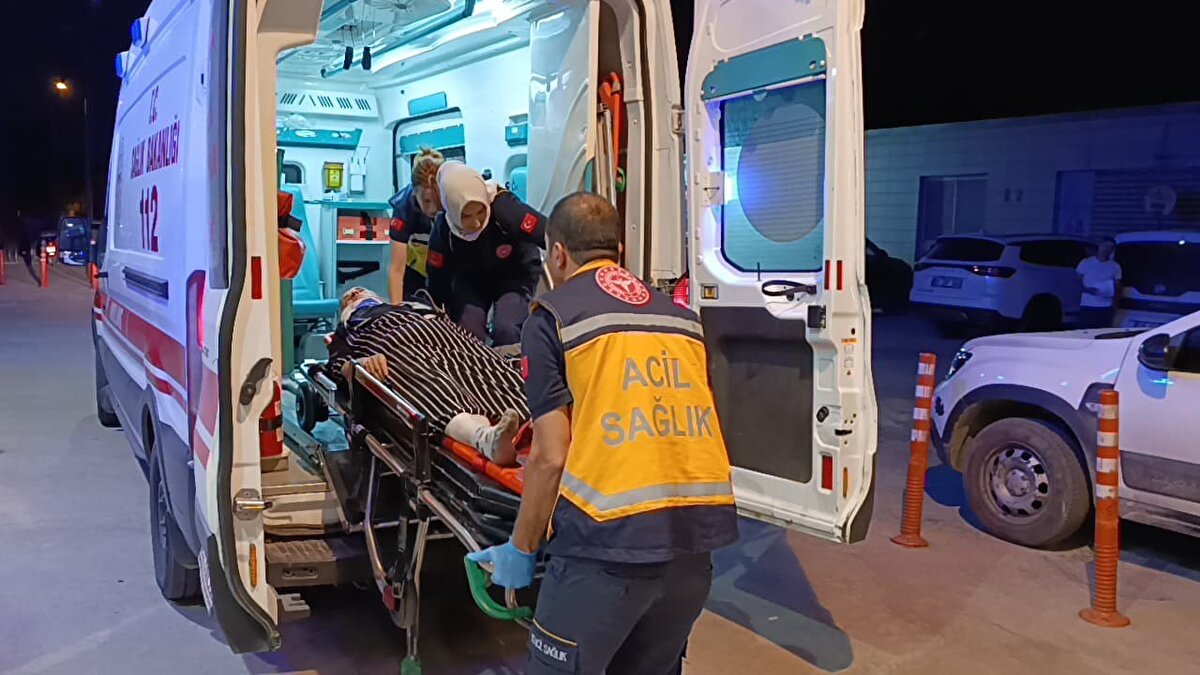 Kazayla ilgili tahkikat devam ederken, bir vatandaşın da yaşanan kazaya rağmen üst geçidi kullanmak istememesi dikkatlerden kaçmadı.