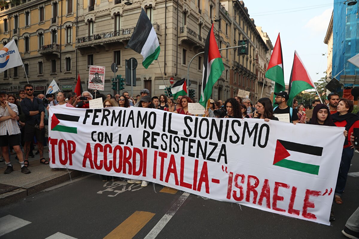 "Madleen" 1 Haziran'da İtalya'dan hareket etmişti<br><br>"Özgürlük Filosu Koalisyonu (FFC)" adlı sivil toplum kuruluşunun, Gazze'ye yönelik ablukayı kırıp bölgeye yardım götürme amacıyla düzenlediği son misyon çerçevesinde 18 metrelik yelkenli, 1 Haziran'da İtalya'nın Katanya kentindeki San Giovanni Li Cuti Limanı'ndan Gazze için yola çıkmıştı.