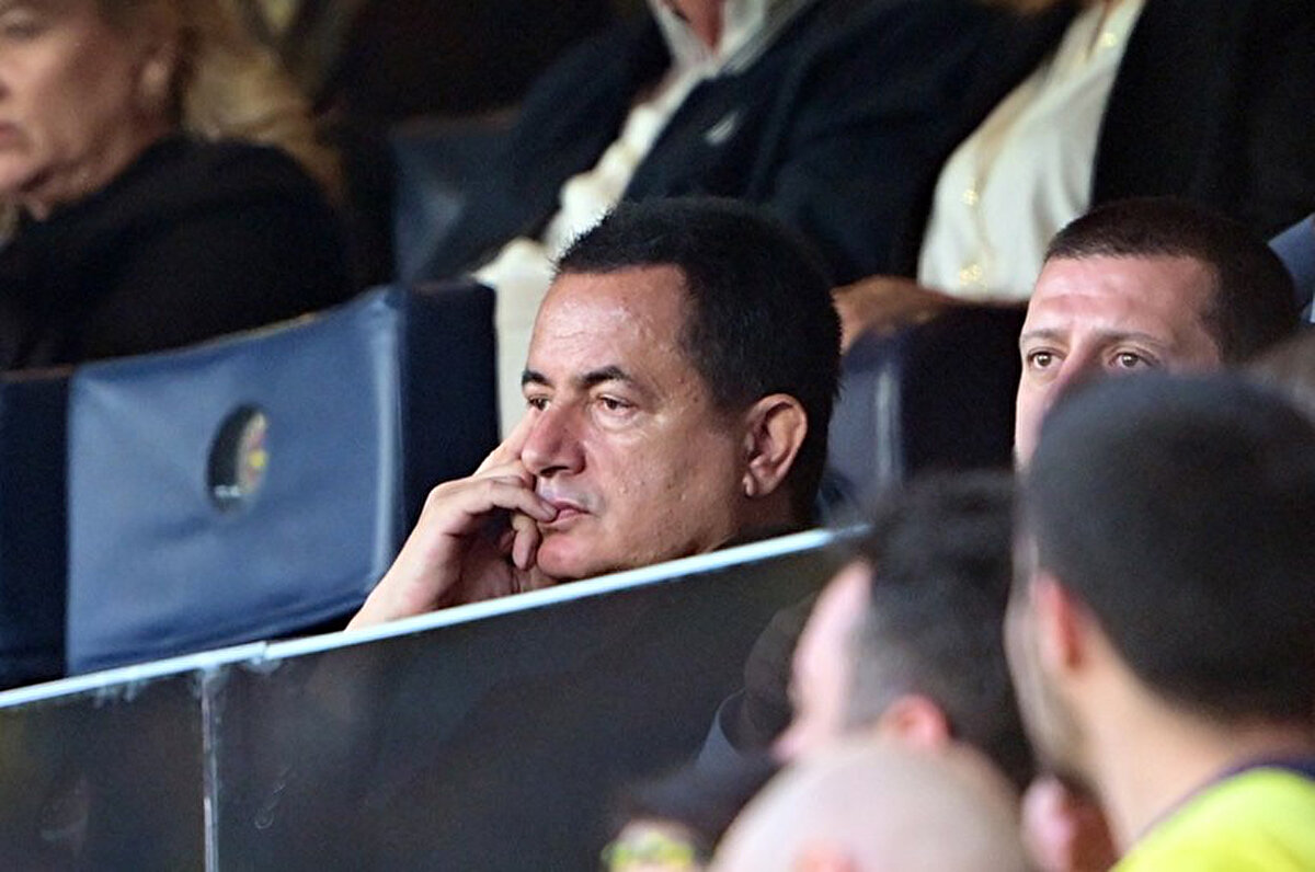 "2024-25 dönemi Yönetim Kurulu Üyemiz, Asbaşkanımız Sayın Acun Ilıcalı Yönetim Kurulu üyeliğinden ayrılmıştır. Sayın Acun Ilıcalı, görev süresi boyunca Yönetim Kurulumuzda çok kıymetli katkılar sunmuş olup, her daim kulübümüzün menfaatlerini önceleyen yaklaşımı camiamızda takdirle karşılanmıştır."<br>