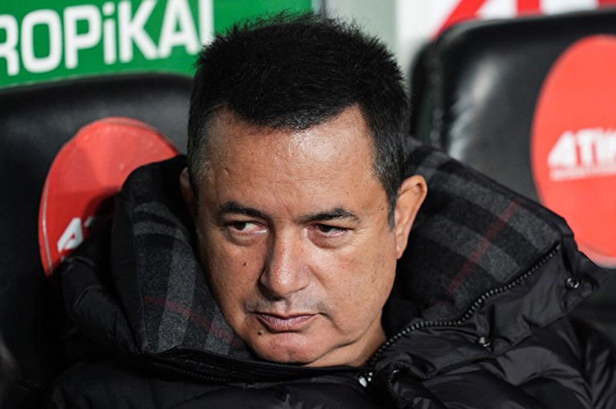 Acun Ilıcalı sözlerini; "Sayın Başkanımız Ali Koç’a, birlikte görev yaptığım değerli yönetici arkadaşlarıma, birbirinden değerli sporcularımıza, kulüp çalışanlarına ve en önemlisi, büyük Fenerbahçe taraftarına en içten teşekkürlerimi sunuyorum." diyerek tamamladı. <br>