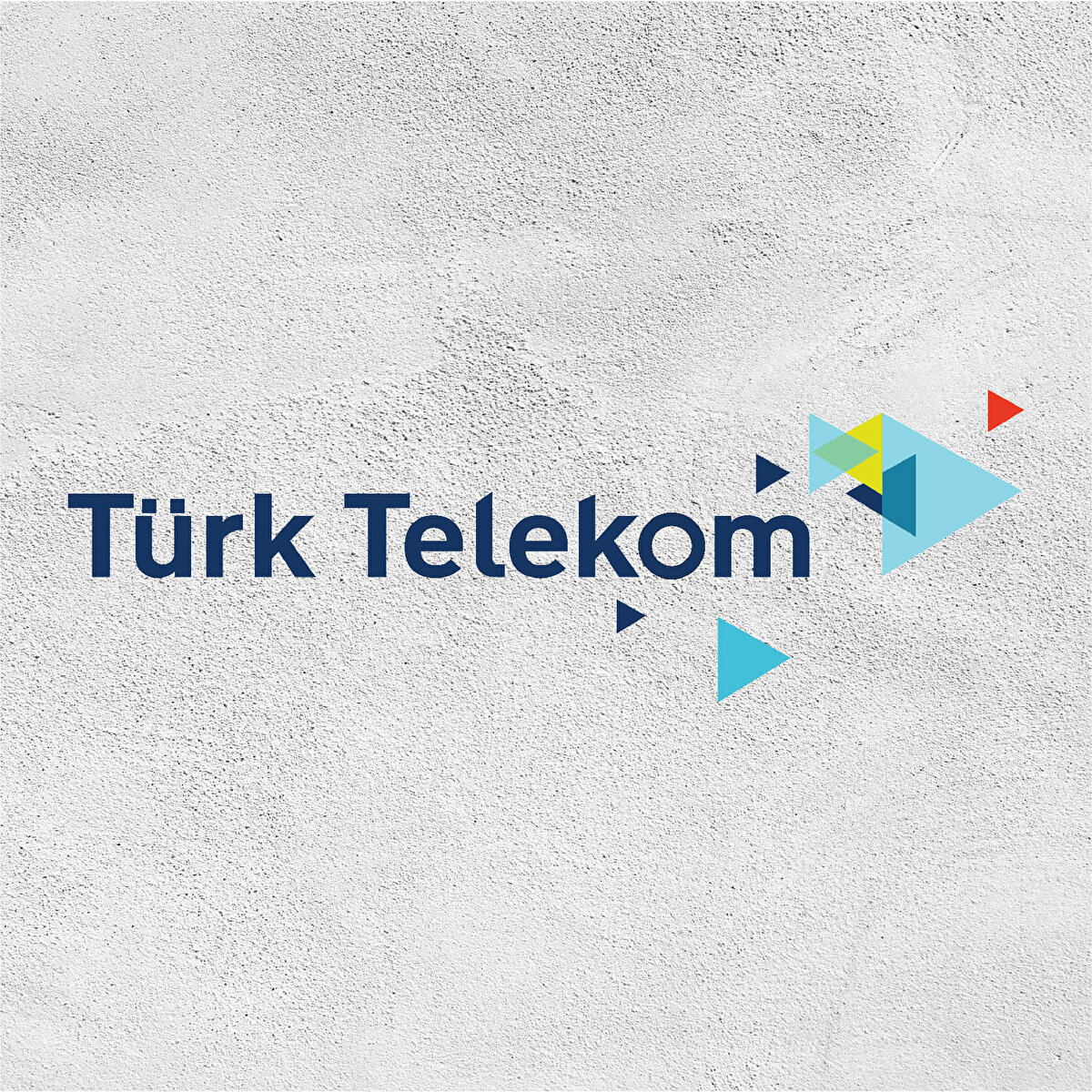 Türkiye’nin yerli operatör şirketlerinden Türk Telekom, fiyatlarının uygun olmasıyla yıllarca övüldü. Ancak son yıllarda yapılan zamlar nedeniyle kullanıcılar artık daha uygun fiyatlı internet şirketlerine yönelmeye başladı. Alternatif olarak birçok şirket şu anda Türkiye’de aktif olarak faaliyetlerini sürdürüyor.<br><br>
