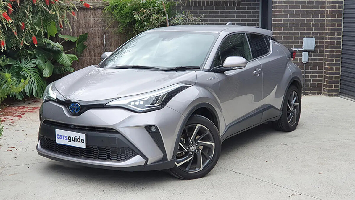 Toyota C‑HR Hybrid<br>1.8 Hybrid Flame: Başlangıç 2 063 500 TL<br><br>Passion: 2 302 500 TL; Passion X‑Sport: 2 450 000 TL; Passion X‑Style: 2 633 000 TL