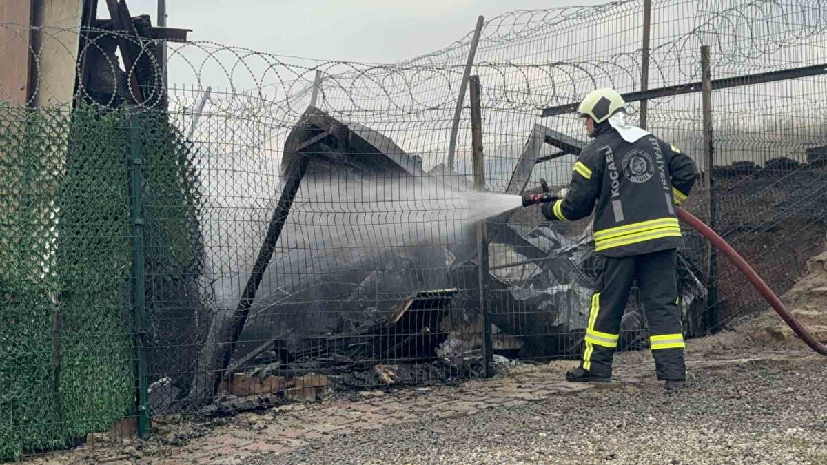 Yangın, Piri Reis Mahallesi Akgün Sokak’ta bulunan tek katlı evde çıktı.