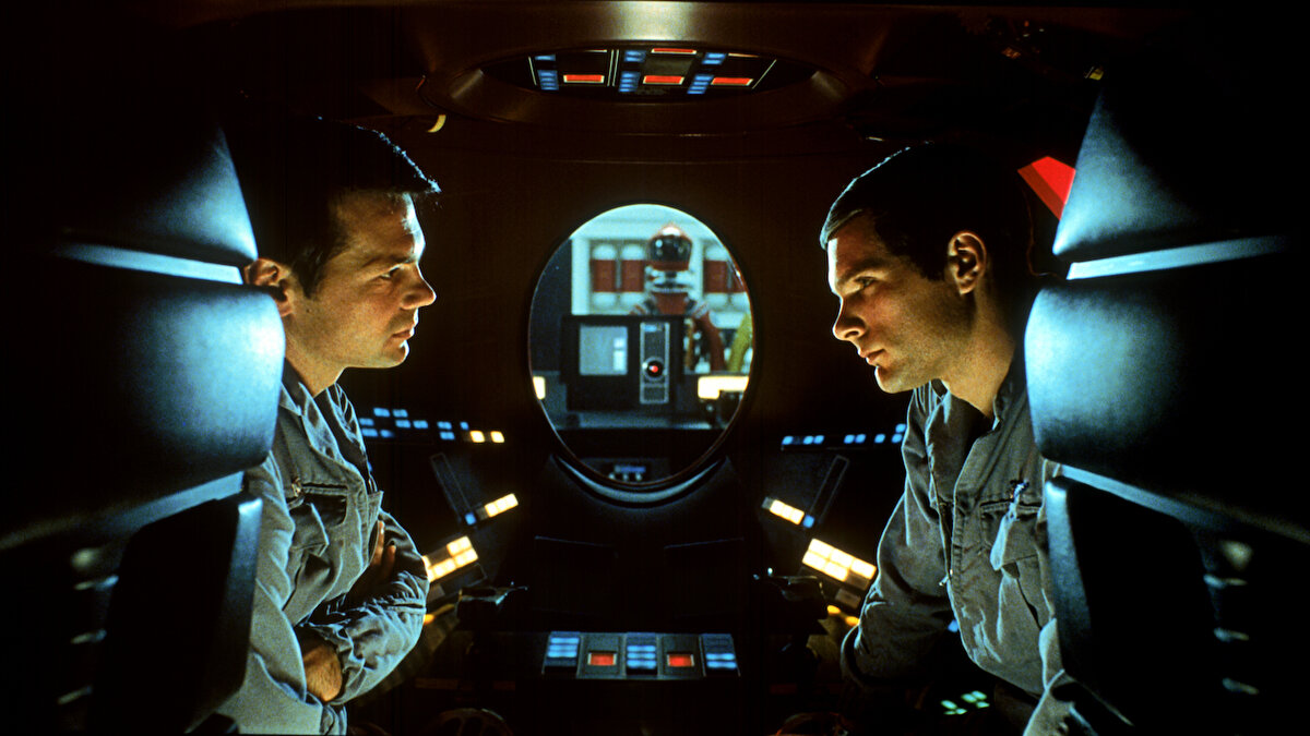 Uzay istasyonları<br><br>“2001: A Space Odyssey” filminde yer alan döner uzay istasyonu, yerçekimsiz yaşam konseptine dikkat çekmişti. İlk gerçek uzay istasyonu olan Salyut 1, 1971’de uzaya gönderildi. Bugün ise Uluslararası Uzay İstasyonu (ISS), hem araştırmaların yürütüldüğü hem de astronotların sürekli yaşadığı bir yapı olarak görev yapıyor. Özel şirketler ise ticari uzay istasyonlarını hayata geçirmeye hazırlanıyor.