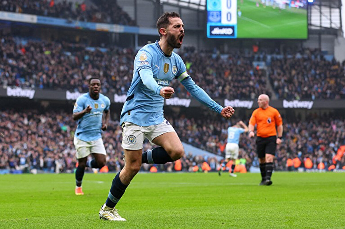 Manchester City'den ayrılması beklenen Bernardo Silva'yı ilk bağlamda bedelsiz kadrosuna katmayu hedefleyen Galatasaray, Premier Lig ekibinin sözleşme feshine yanaşmaması sonrası tüm planlarını değiştirdi.<br>