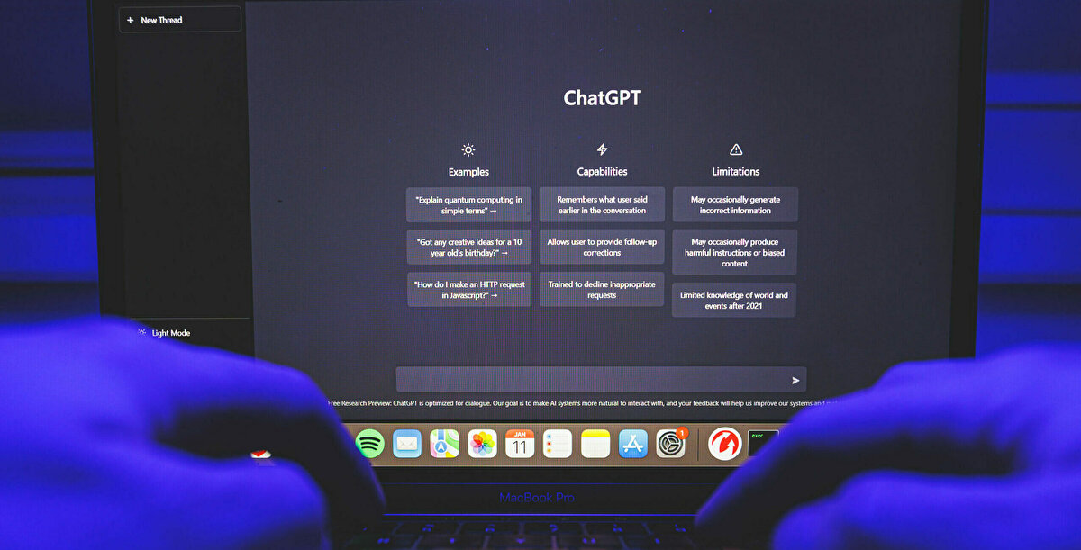 Yasa ve etik dışı içerikler için soru yöneltmeyin<br><br>Yapay zeka araçları kötü amaçlar için de kullanılabiliyor. Fakat bu tarz kullanımlar hukuki yaptırımlara da yol açabiliyor. Uzmanlar, yasa dışı faaliyetler için yapay zekaya soru sorulmaması gerektiğini belirtti.