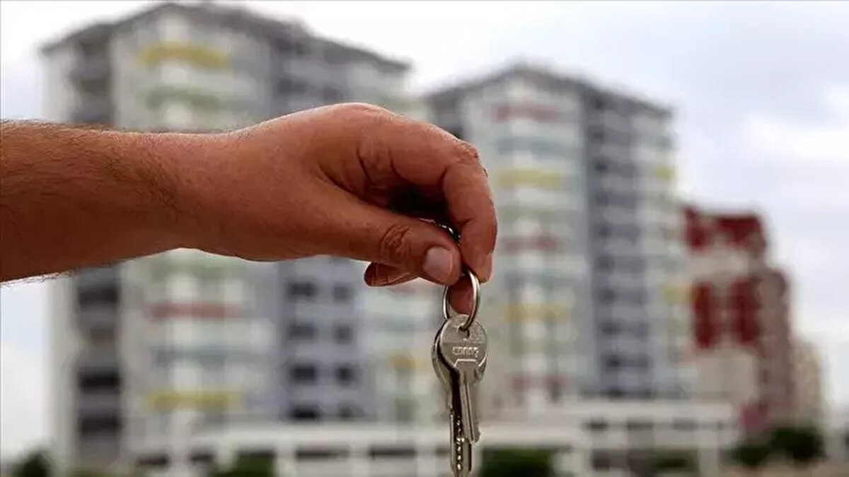 2025'te satış trendinin devam etmesi bekleniyor<br><br>Uzmanlar, 2025 yılı genelinde gayrimenkul sektörünün hareketli seyredeceğini ve özellikle yaz aylarında satışların artarak devam edeceğini öngörüyor. Hem yerli yatırımcıların hem de yabancı alıcıların ilgisinin, sektöre olan güveni artırdığı ifade ediliyor.