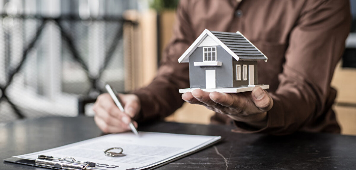 Yapılan bu işlemler sayesinde tapu harç gelirlerinde de önemli bir artış yaşandı. Harç geliri, geçen yıla kıyasla %72,6 artarak 51 milyar 414 milyon TL’ye ulaştı.