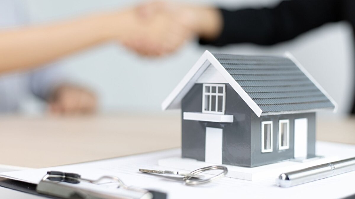 Tüm samanların en iyi ikinci 5 aylık verisi<br><br>2025’in ilk beş ayındaki toplam satış rakamı, 2022 yılında kaydedilen 1 milyon 207 bin 785 satıştan sonra, tüm zamanların en yüksek ikinci Ocak-Mayıs dönemi verisi oldu. 2024 yılında 1 milyon 58 bin 840, 2023’te 1 milyon 161 bin 159, 2021’de 918 bin 918 ve 2020 yılında ise 771 bin 117 satış gerçekleşmişti.