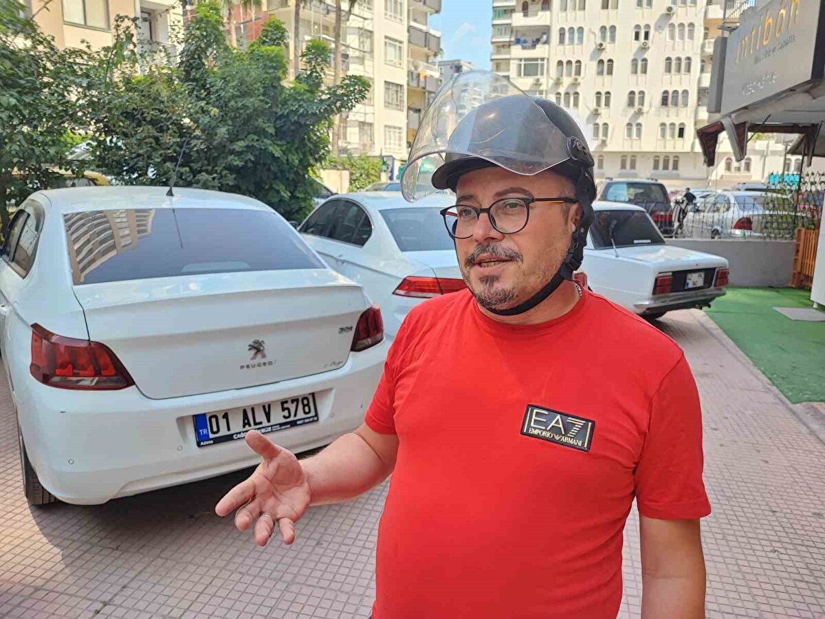  Yani ceza yanlışlıkla bana kesilmiş. Aracın otomobil olduğu açıkça yazıyor ama yine de kask cezası geliyor. Burası Adana, hava çok sıcak ama bundan sonra arabayla da kask takacağım. Kasksız çıkmam artık"