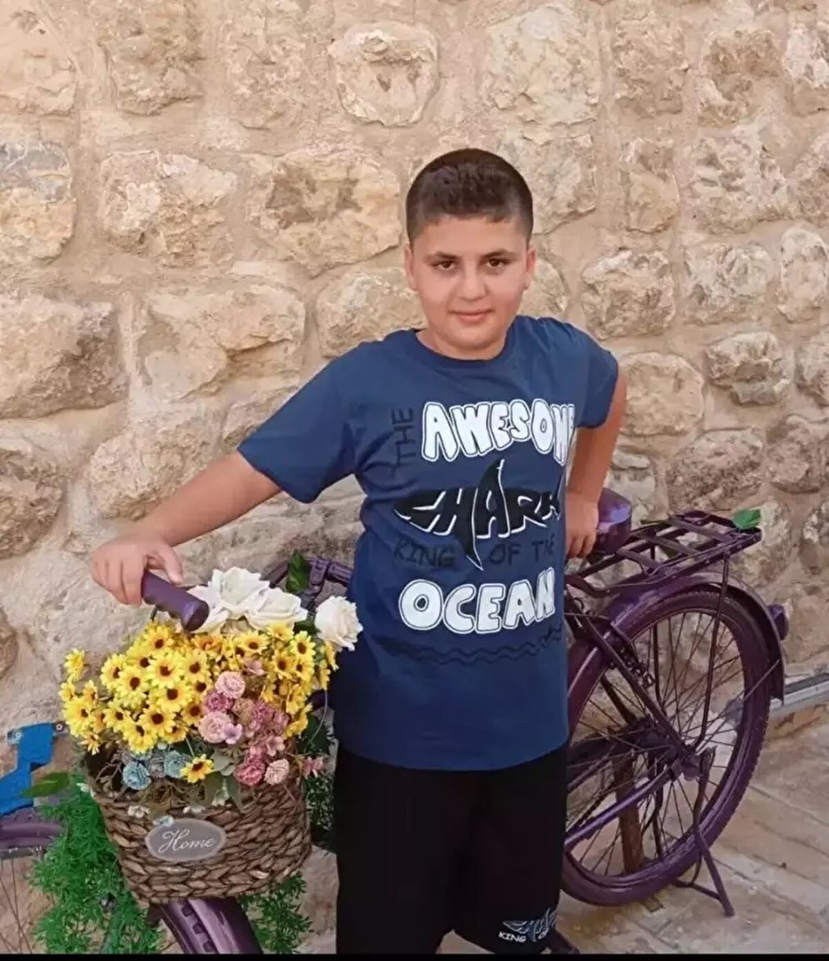 Mütalaada, sanık asli kusurlu bulunarak cezalandırılması talep edildi<br><br>Ardından savcı mütalaasını verdi. Mütalaada, “Sanık Nurullah Çiçek'in olay tarihinde sevk ve idaresindeki araç ile seyir halindeyken kaza yaparak dikkat ve özen yükümlülüğüne aykırı davranışı neticesinde meydana gelen kazada ölümlere asli kusurlu olarak sebebiyet vermek şeklindeki eyleminin bilinçli taksir ile ‘Birden fazla kişinin ölümüne neden olma’ suçunu oluşturduğu anlaşılmakla, eylemine uyan 5237 sayılı Türk Ceza Kanunu'nun 22/3 maddesi uygulanmak suretiyle 85/2 maddesi gereğince cezalandırılmasına ve 5237 sayılı Türk Ceza Kanunu'nun 53/6 maddesi gereğince belirli hakları kullanmaktan yoksun bırakılmasına, gözaltı ve tutuklulukta geçirdiği sürelerin 5237 sayılı Türk Ceza Kanunu'nun 63. maddesi uyarınca mahsubuna, son olarak sanığın tutukluluğunun devamına karar verilmesi kamu adına talep ve mütalaa olunur” denildi.