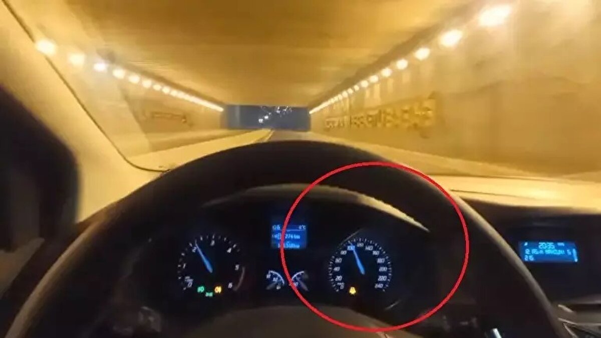 Kazayla ilgili tutulan tespit tutanağında, Çiçek'in trafiği tehlikeye düşürecek şekilde şerit değiştirdiği, hız limitinin bölgede 50 kilometre olduğu ve yaya geçidindeki çocuklara 50 kilometrenin üzerinde hızla çarptığı kanaatine varıldığı belirtildi.