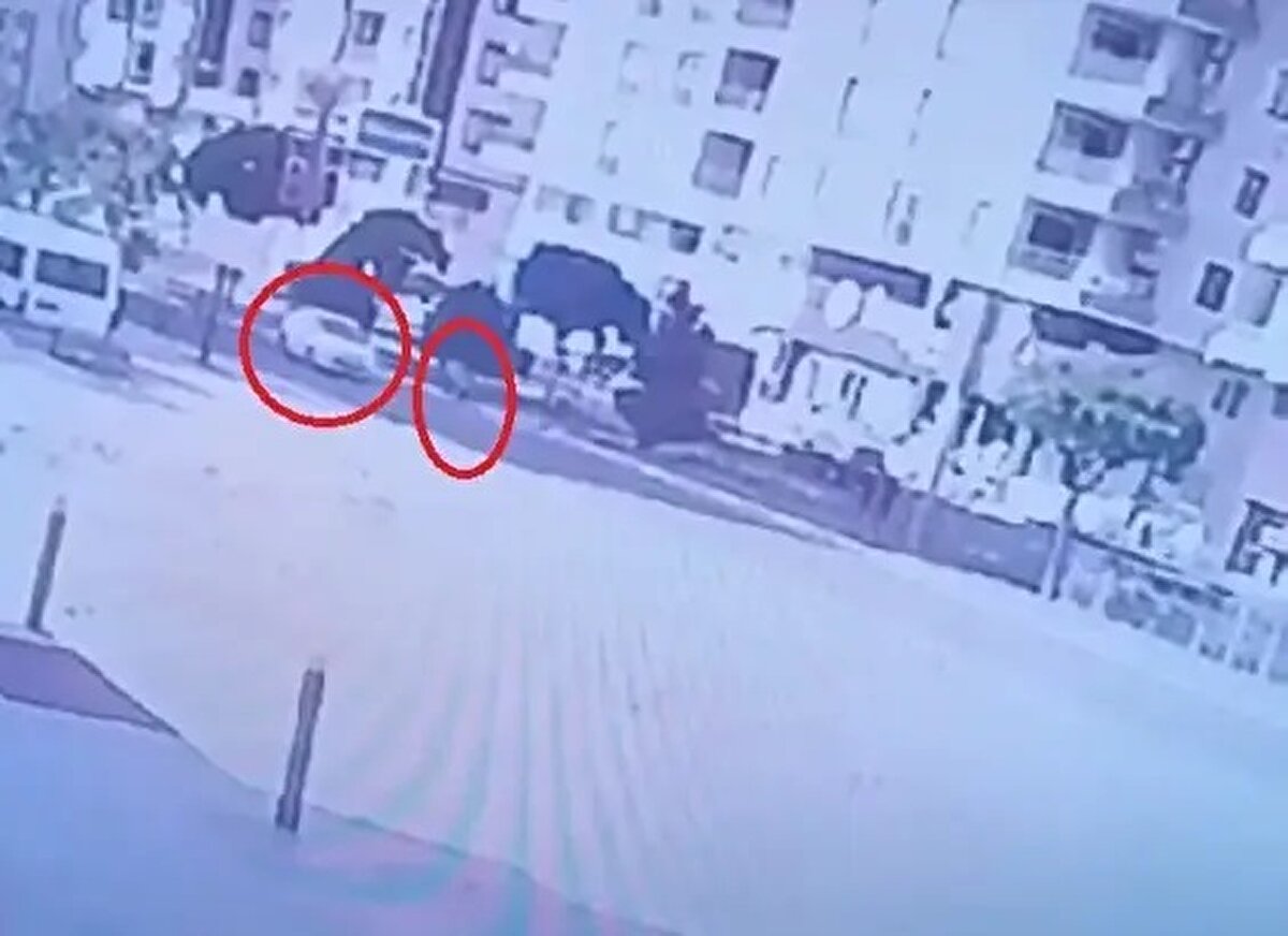 Yüzde yüz kusurlu bulundu<br><br>Ayrıca Nurullah Çiçek'in sosyal medyada paylaştığı aracıyla hız yaptığı videolardan birinde 180 kilometre hızla gittiği görüntüler ortaya çıktı.<br><br>Nurullah Çiçek hakkında 'Taksirle öldürme' suçundan Mardin 1'inci Ağır Ceza Mahkemesi'nde dava açıldı. Davanın 18 Şubat'ta görülen 3'üncü duruşmasında savcı mütalaasını sundu. Mütalaada, 'Bilinçli taksirle öldürme' suçundan 85/2 maddesi gereğince cezalandırılmasını talep edilerek, kaza tespit tutanağı ve bilirkişi raporu dikkate alındığında; Nurullah Çiçek'in Karayolları Trafik Kanunu'nun 74/B ve 146'ncı maddelerinde belirtilen yükümlülükleri ihlal ettiği, yaya geçidinden geçen yayalara ilk geçiş hakkını vermediği ve yüzde 100 kusurlu olduğunun tespit edildiği belirtildi.