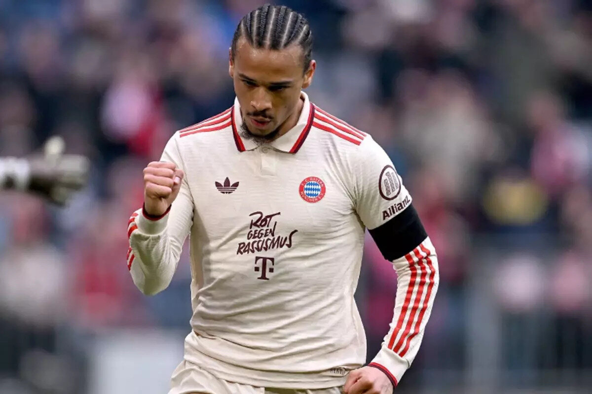 Atatürk Havalimanı Genel Havacılık Terminali'ne iniş yapan Alman yıldız Galatasaray taraftarının yoğun ilgisi ile karşılaştı.