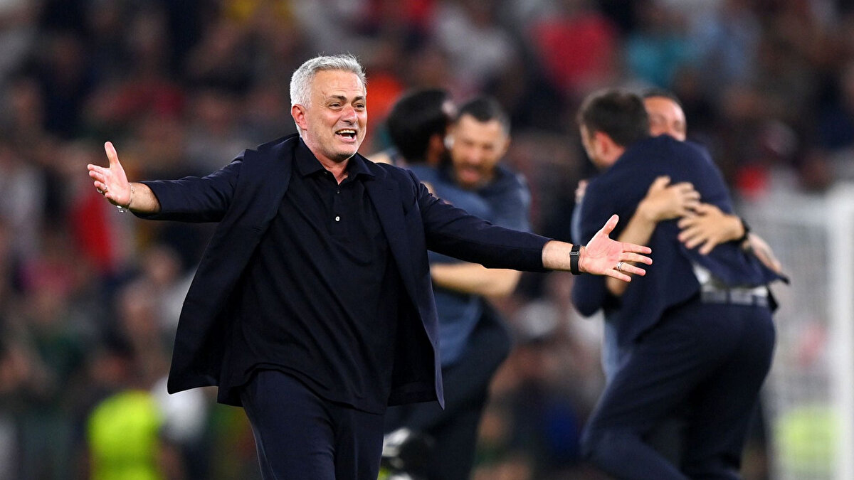 Jose Mourinho'nun, eski öğrencisi Heung-Min Son'u sarı lacivertli yönetimden özel olarak istediği ileri sürüldü.<br>