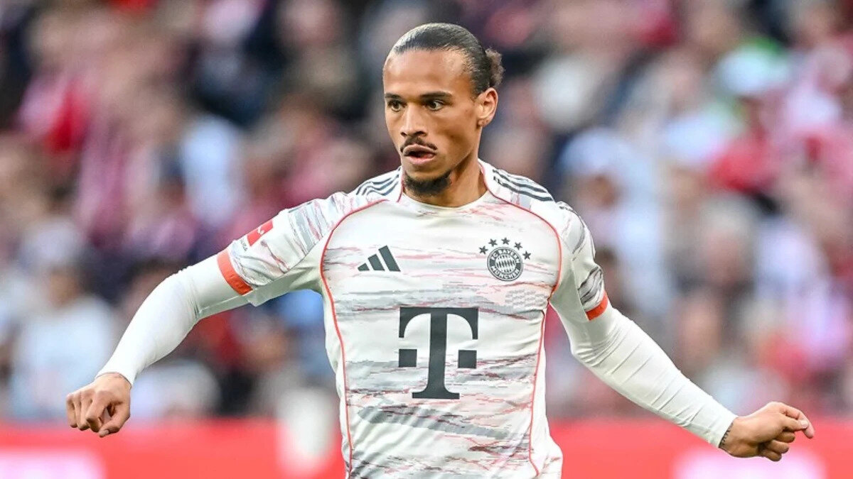 Alman yıldız, ilk açıklamasında, "Hem burada olmak hem de burada imza atmak benim için çok büyük bir onur. Kulübe çok teşekkür ederim bana bu imkanı sunduğu için. Türkiye'nin en büyük kulübüne geldim. Bir an önce bu kulüp için her şeyimi vermek ve bu takımda başarılar kazanmak için sabırsızlanıyorum. Taraftarla da bir araya gelmek için sabırsızlanıyorum." dedi.